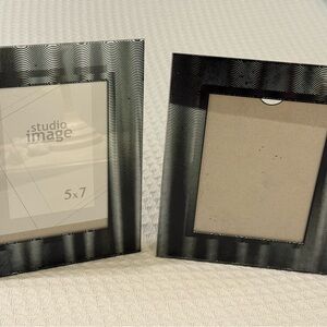 Black Wave Pattern Picture Frame Set